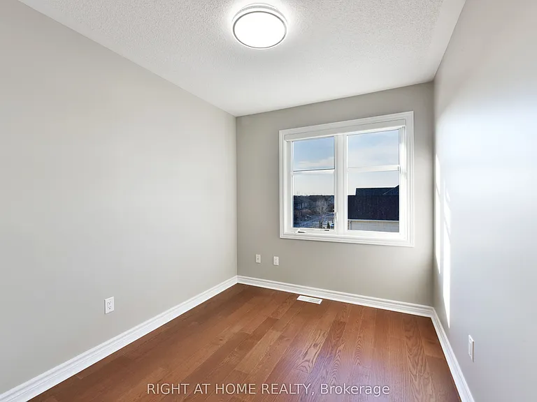 520 Silvertip Ln — Photo 29