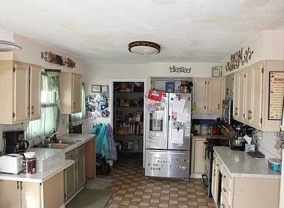 4th image of 1106 N Cody Ave