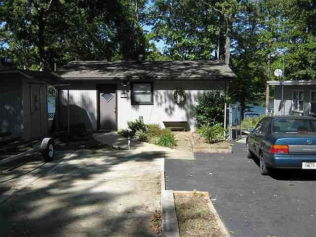 1st image of 812 Arkridge Cir