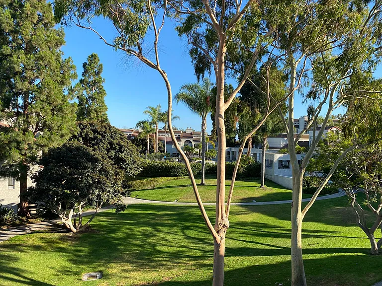 Gorgeous views of beautifully maintained grounds.