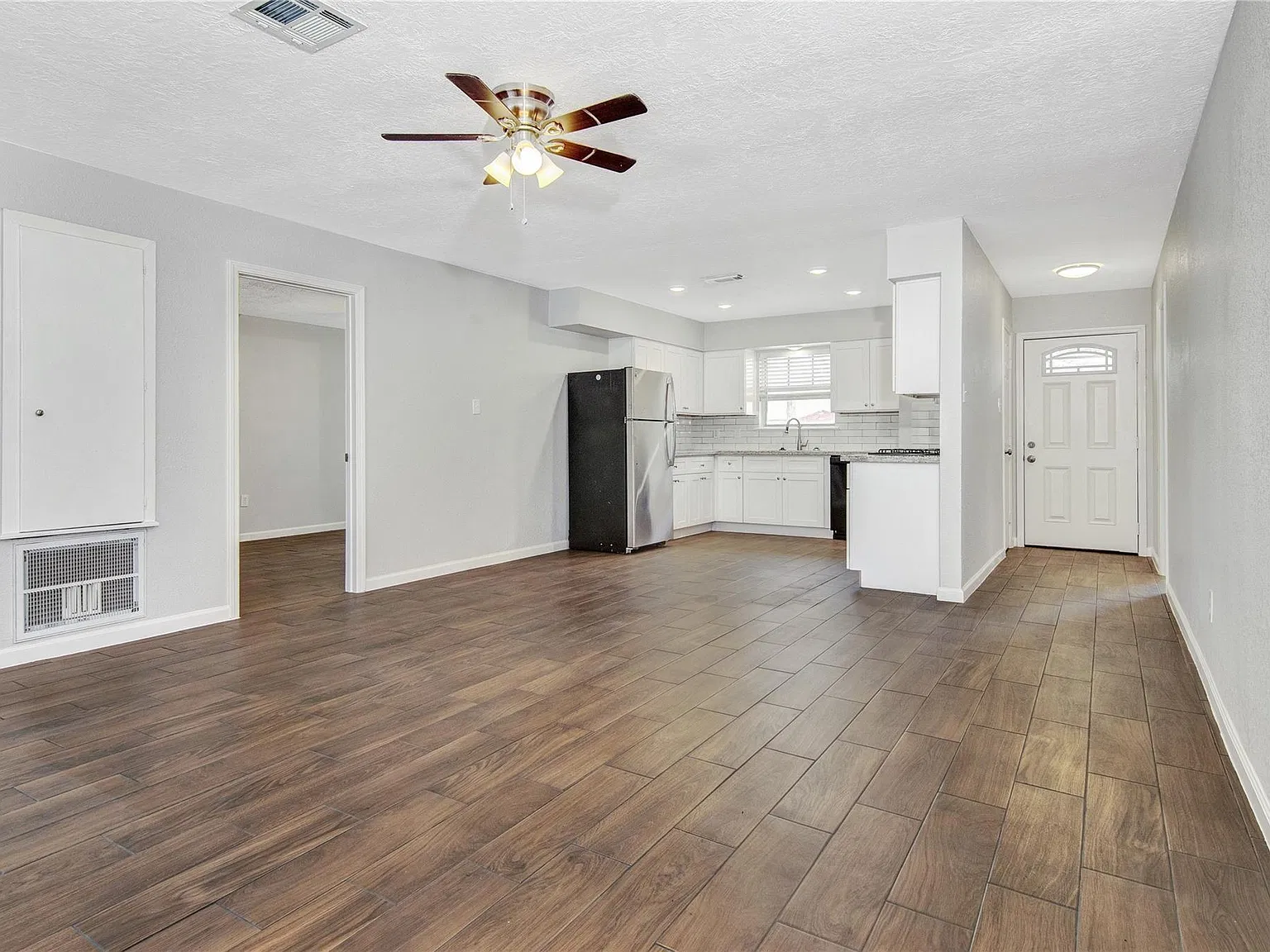 4 bed, 2.0 bath, 1116 sqft, $2,000 — Photo 4