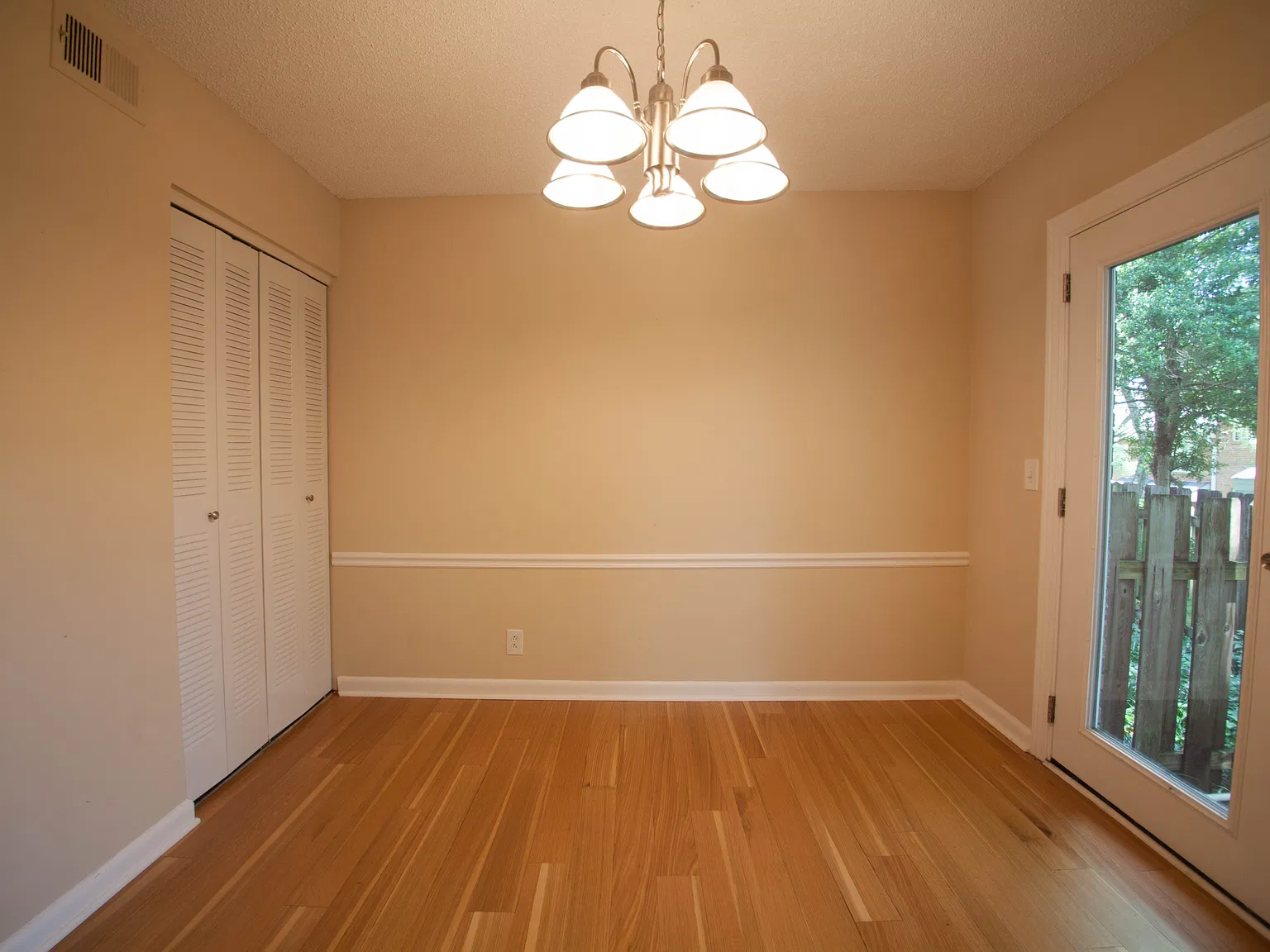 2 bed, 1.5 bath, 1480 sqft, $1,295 — Photo 2