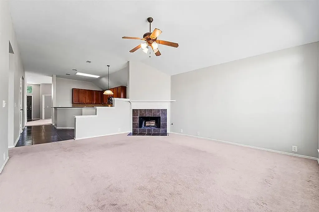 4 bed, 1969 sqft, $2,300 — Photo 1