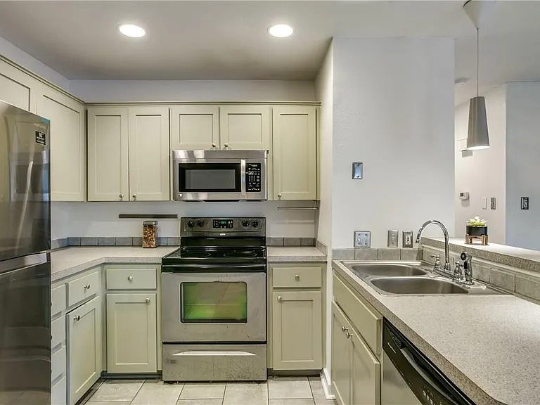 2313 La Casa Dr #B — Photo 13