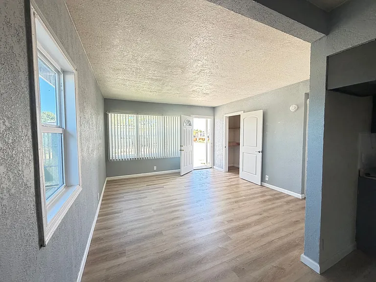 405 N Gold Canyon St — Photo 5