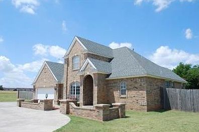 2nd image of 111 NE Highland Dr
