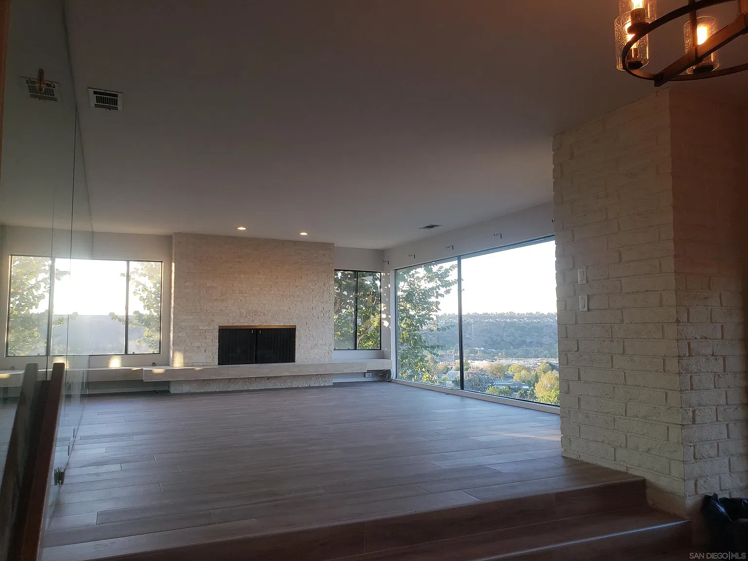 3 bed, 2.0 bath, 2374 sqft, $6,195 — Photo 2