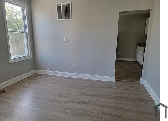 4 bed, 1321 sqft, $2,100 — Photo 2
