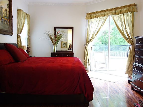 5th image of 5035 Southampton Cir