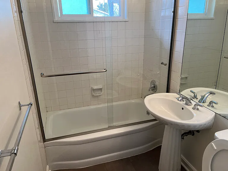 3605 Martin Dr — Photo 26