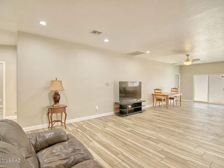 3304 E Elida St — Photo 27