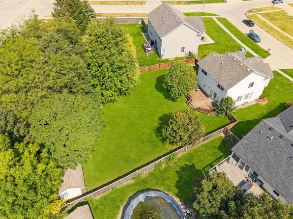 1594 Nine Iron Dr, West Des Moines, IA 50266