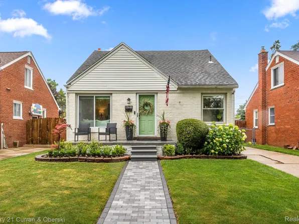 13640 Hart St, Oak Park, MI 48237