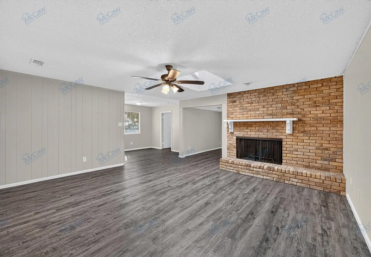 3 bed, 2.0 bath, 1926 sqft, $2,250 — Photo 3
