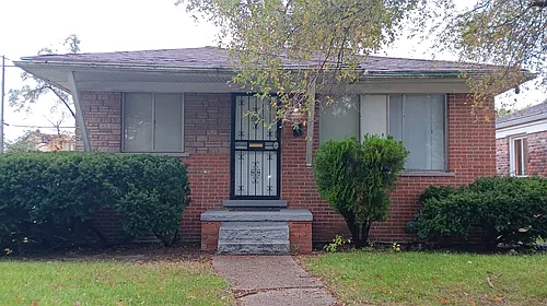 20401 Northlawn St Photo 1