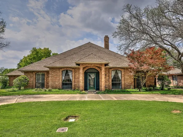 6712 Deep Valley Ln, Fort Worth, TX 76132