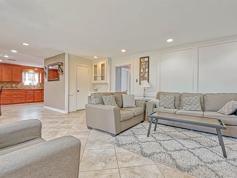 711 Lodgehill Ln — Photo 13