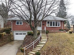 1860 Chaney Rd, Dubuque, IA 52001