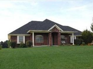 40W715 Stonebriar Ln, Elgin, IL 60124