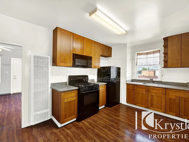 132 Tennessee St #C — Photo 9