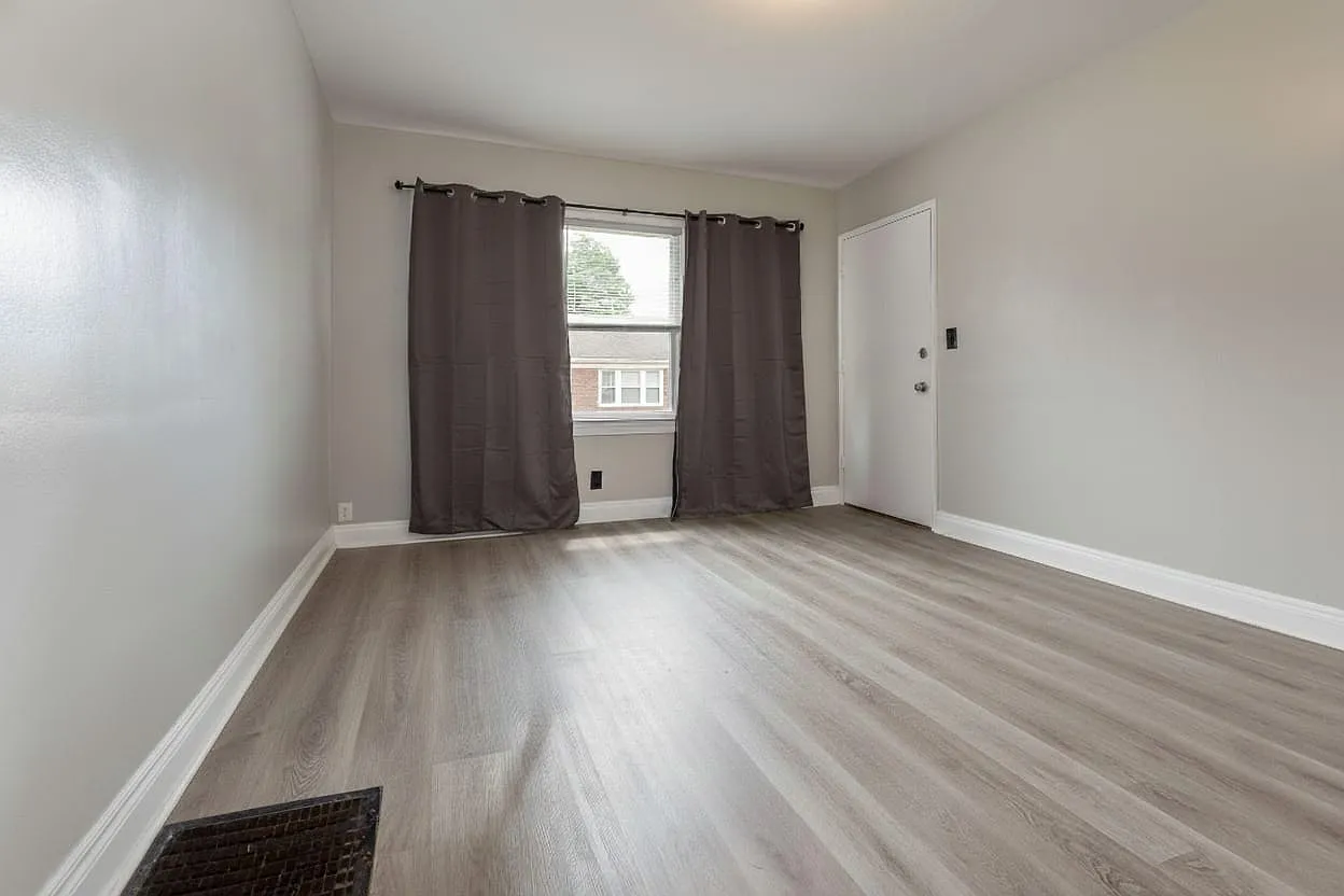4600 Southern Parkway - 2Bed 1Bath (Unfurnished) — Photo 2