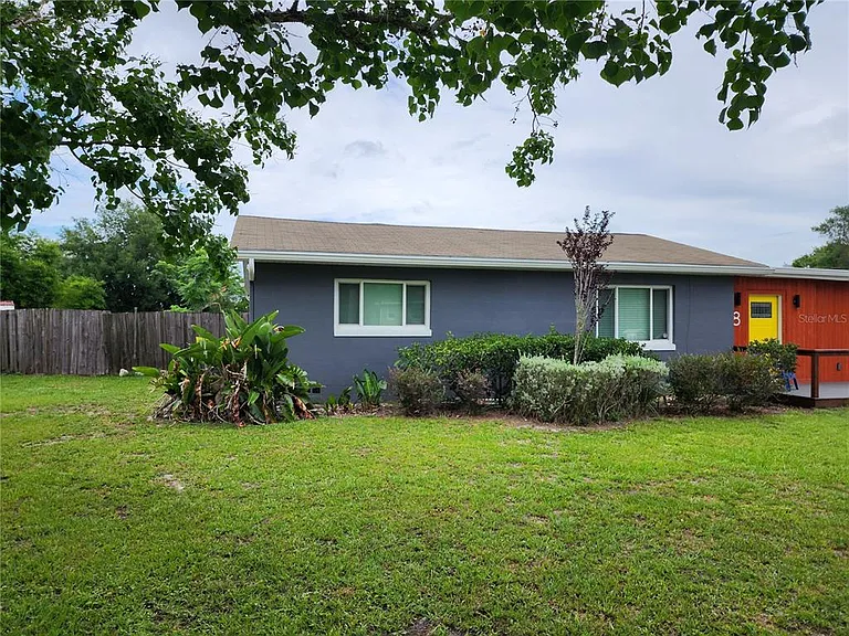 8 Poinsettia Dr — Photo 4