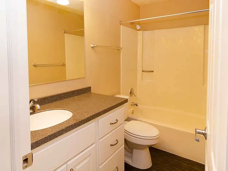 **Limited Time Special! Up to 3 Months Free Rent — Photo 6