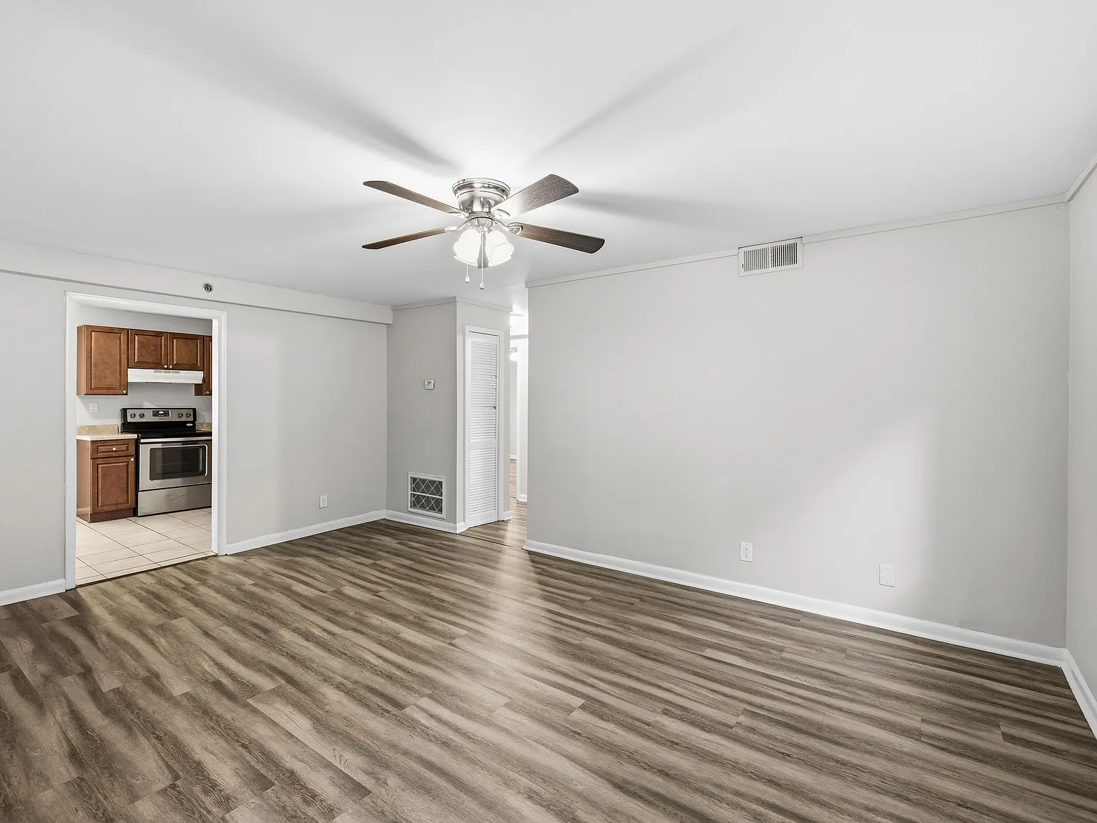 2 bed, 999 sqft, $999 — Photo 3
