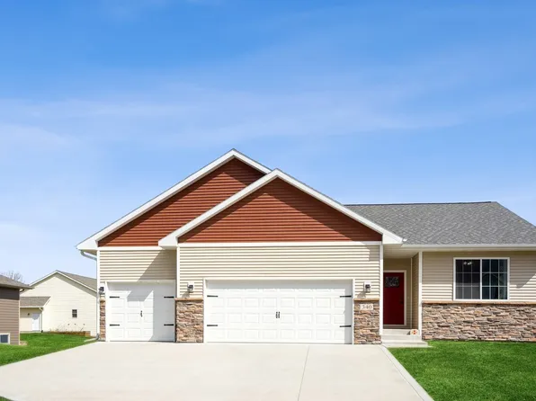 340 NE Oak Ave, Earlham, IA 50072