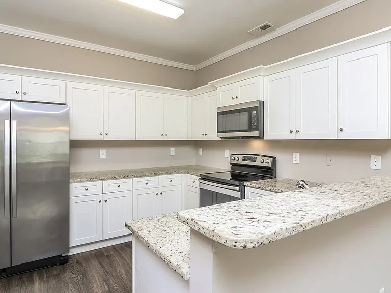 634 Fieldcrest Dr — Photo 11