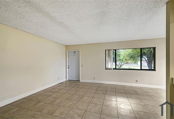 3rd image of 711 Meadows Cir #711