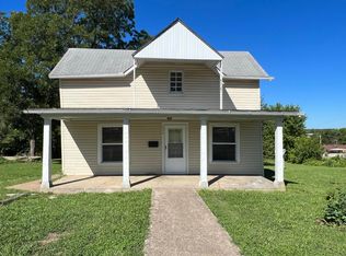 406 N Garfield St, Willow Springs, MO 65793