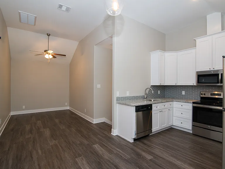 701 Hereford St #A — Photo 5