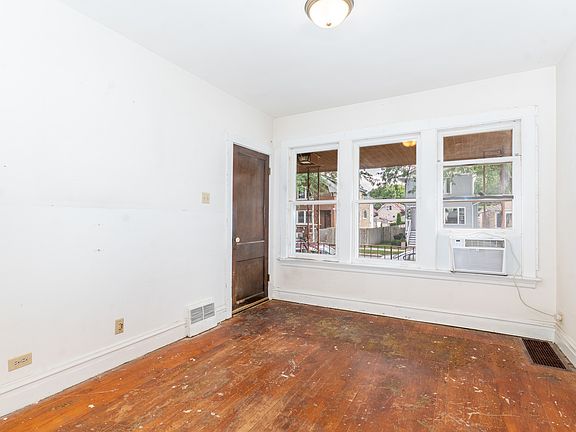 3rd image of 4952 W Ainslie St