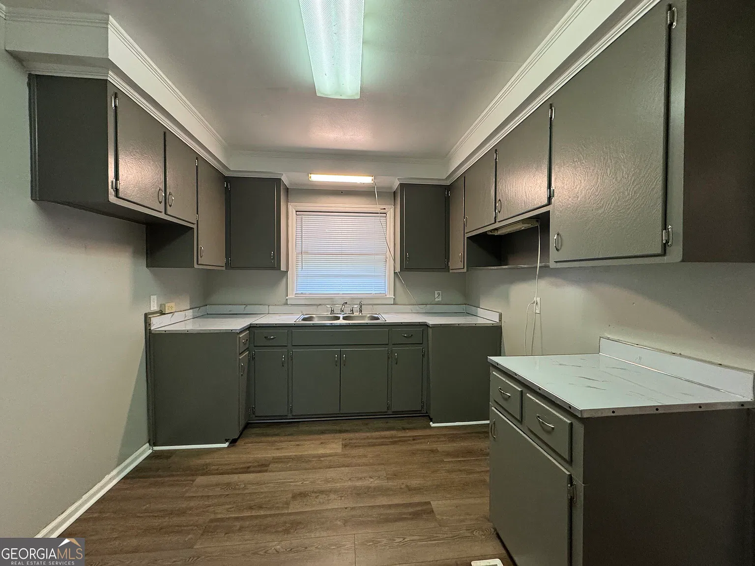 3 bed, 1.0 bath, 1066 sqft, $1,000 — Photo 2