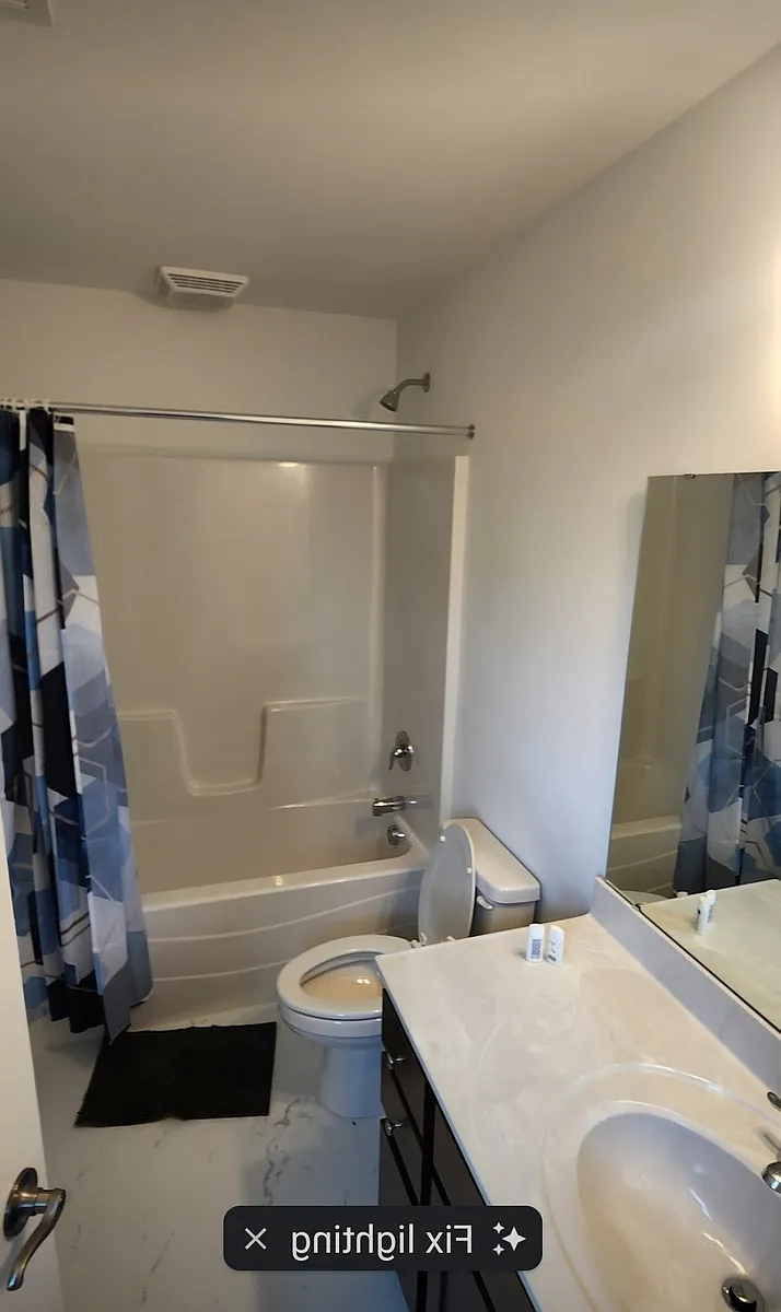 Private Bathroom - 3025 Deptford St