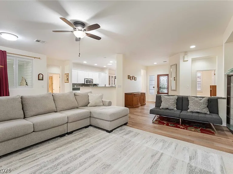 2565 Leighton Ave — Photo 8
