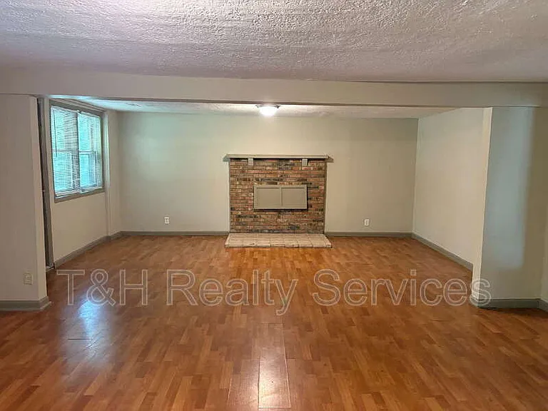 3368 Clover Dr — Photo 5