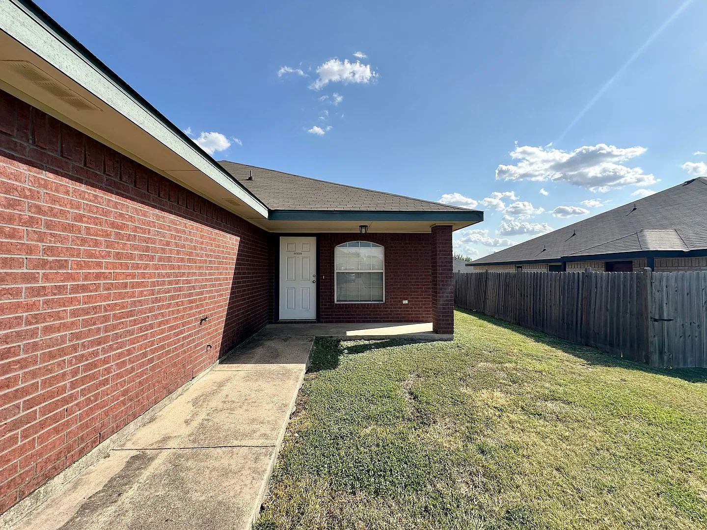 2706 Edgefield St — Photo 2