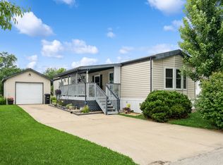 820 Brighton Dr, Waukee, IA 50263