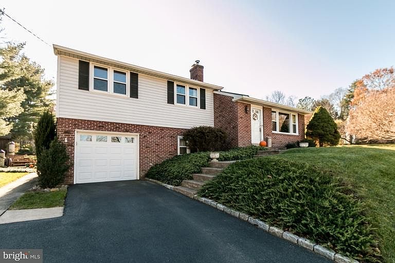 1st image of 33 Park Dr
