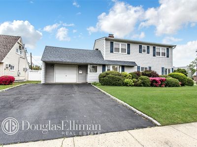 68 Springtime Ln S, Levittown, NY, 11756