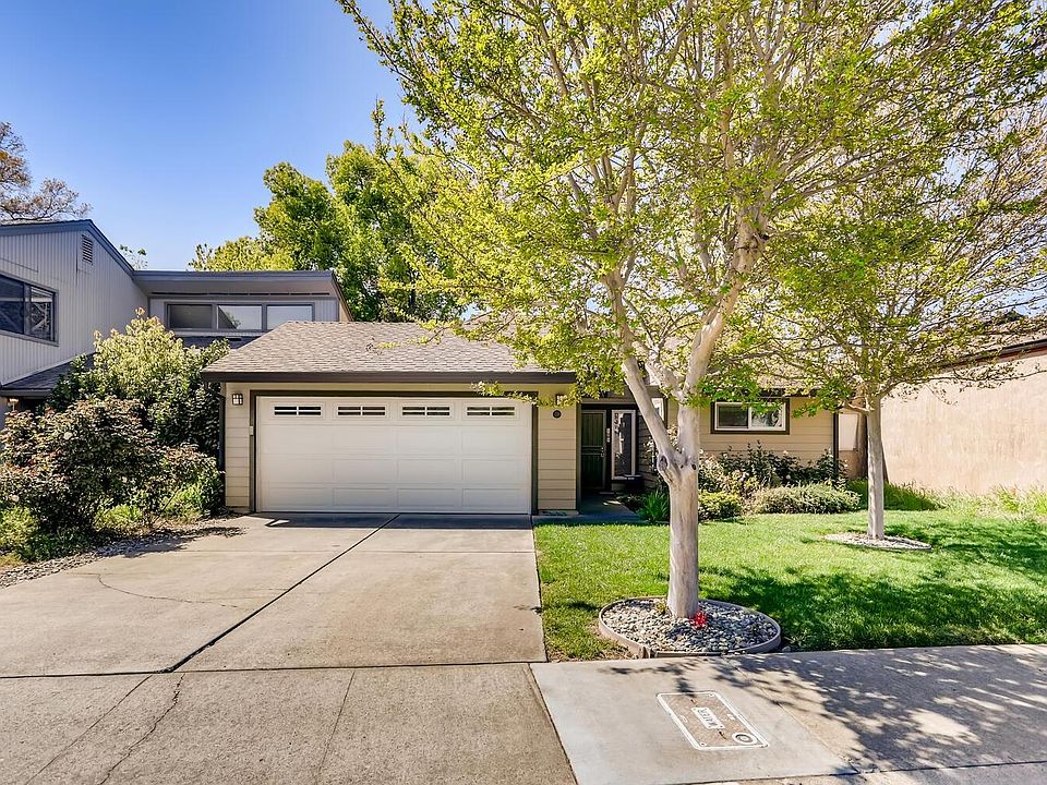 1st image of 139 Saginaw Cir