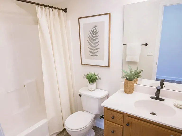 Salem Manor Apartments — Photo 6