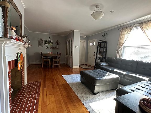 3rd image of 400 Berkshire Dr