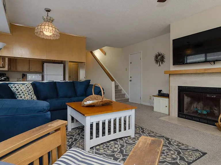 13 E Henderson St #1 — Photo 3