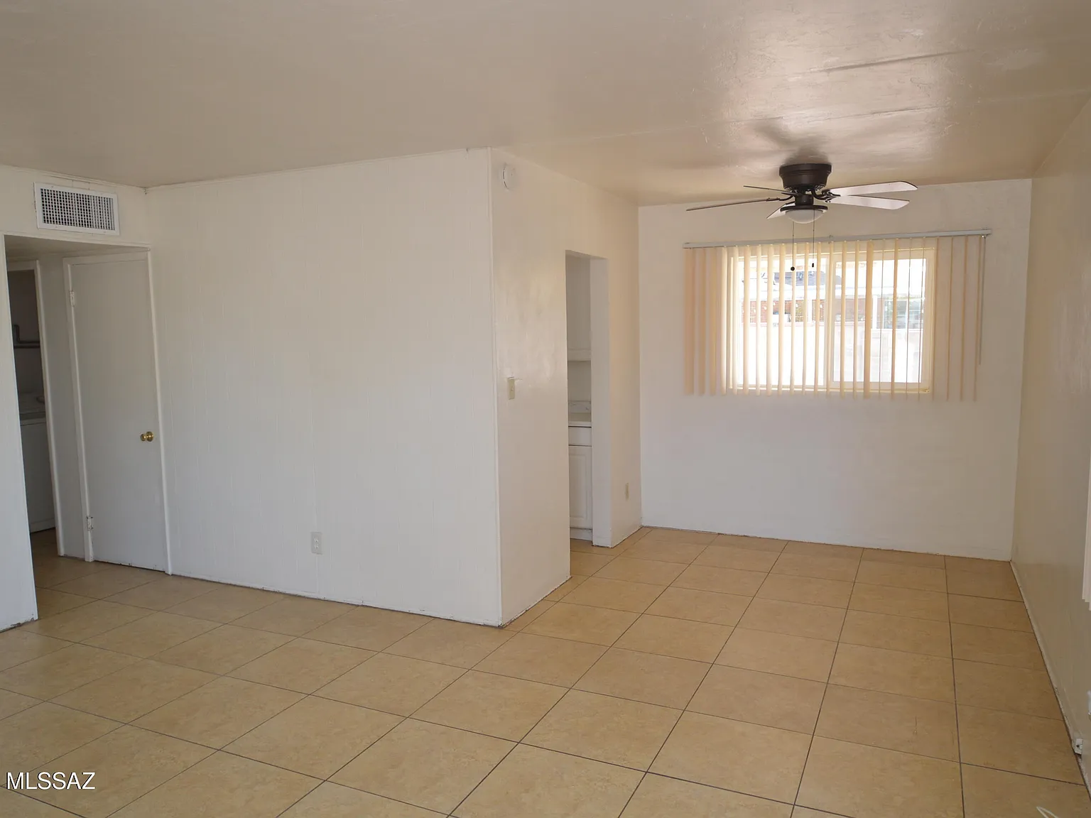 3 bed, 1.0 bath, 980 sqft, $1,395 — Photo 2