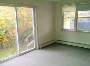 11 Memorial Dr APT 1B, Rutland, MA 01543