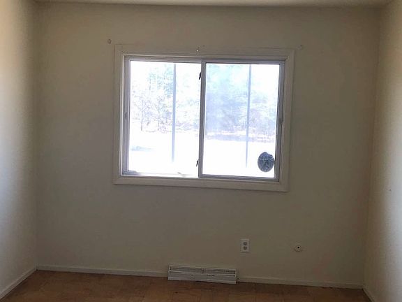 5th image of 142 Albatross St