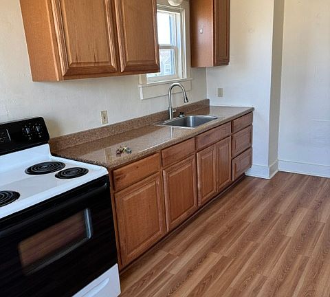 3rd image of 814 Q Ave